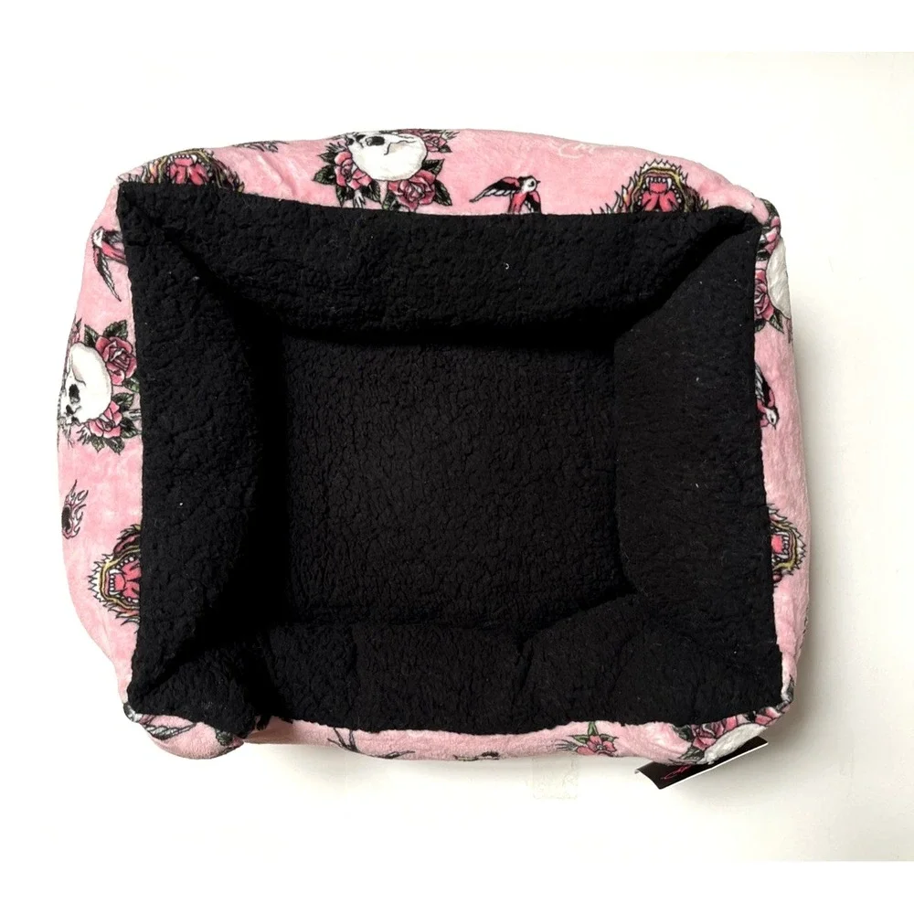 NWT Ed Hardy Pet Bed Pink Skull Rose Tattoo Plush Cuddler Cat Small Dog 20x16